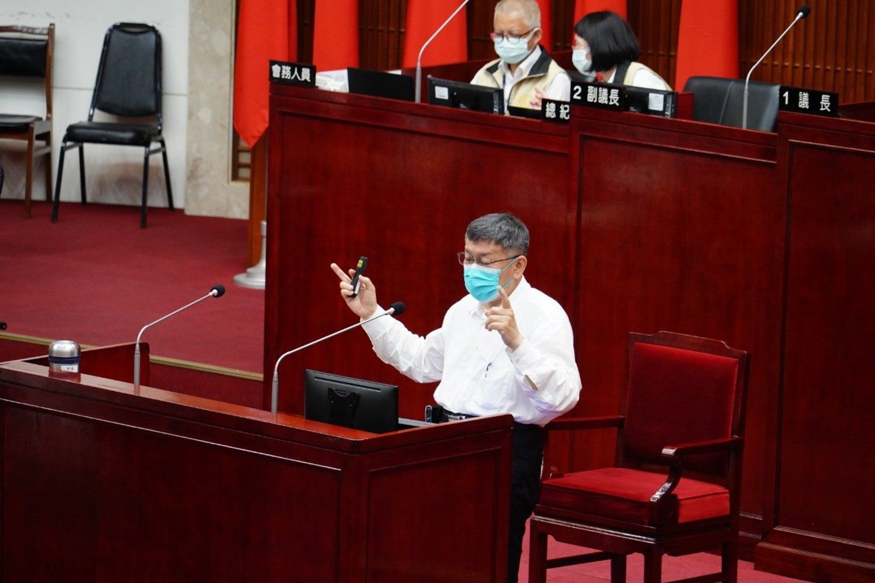 台北恐「軟性封城」？ 柯文哲：比照三級禁內用 遠距上班