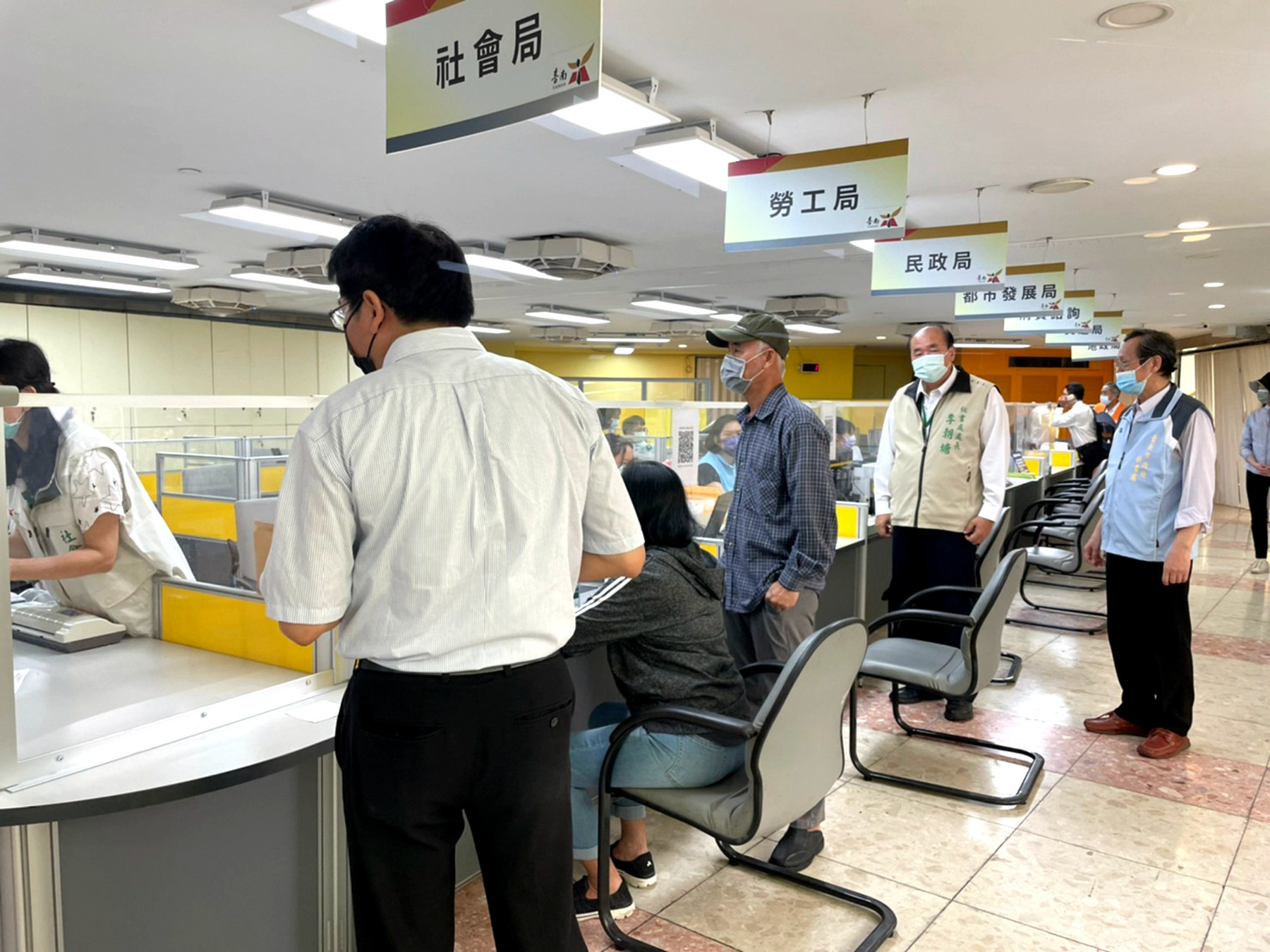 台南市政府擴大聯合洽公專區 首日獲民眾認同成效良好