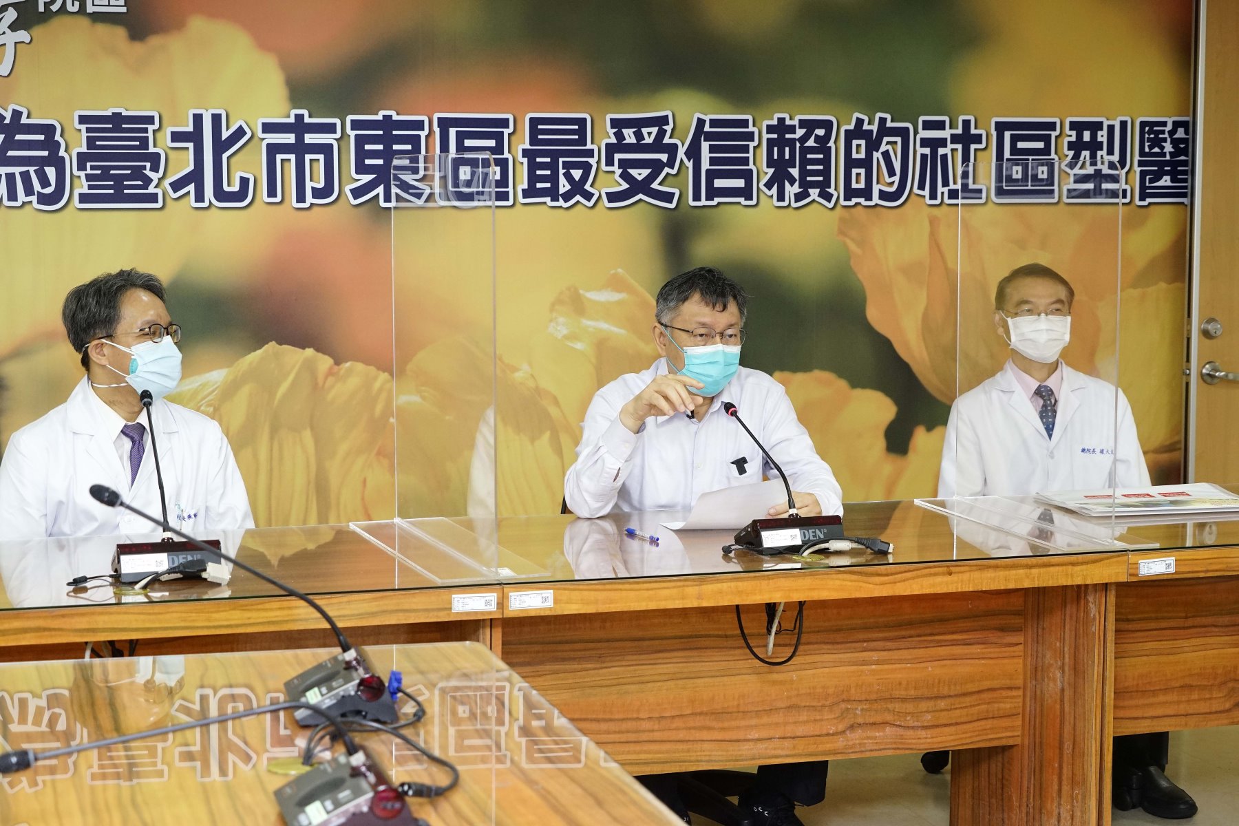 蔡英文稱防疫成績好 柯文哲：功勞是台灣有高素質國民