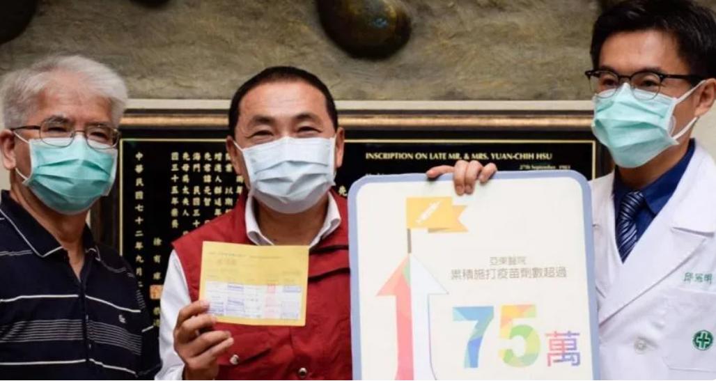 亞東撐起新北守護台灣每天篩檢三千人 市長侯友宜感謝醫護辛勞