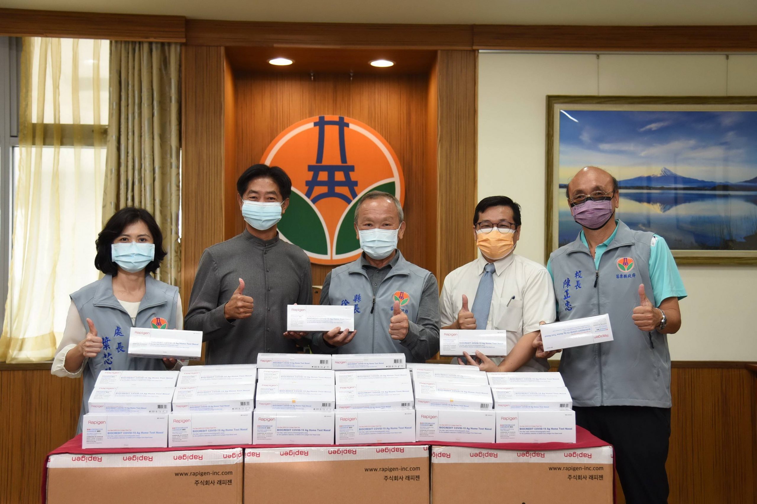 苗栗瓷林公司慨捐五千支快篩劑 縣長徐耀昌：愛心無遠弗屆