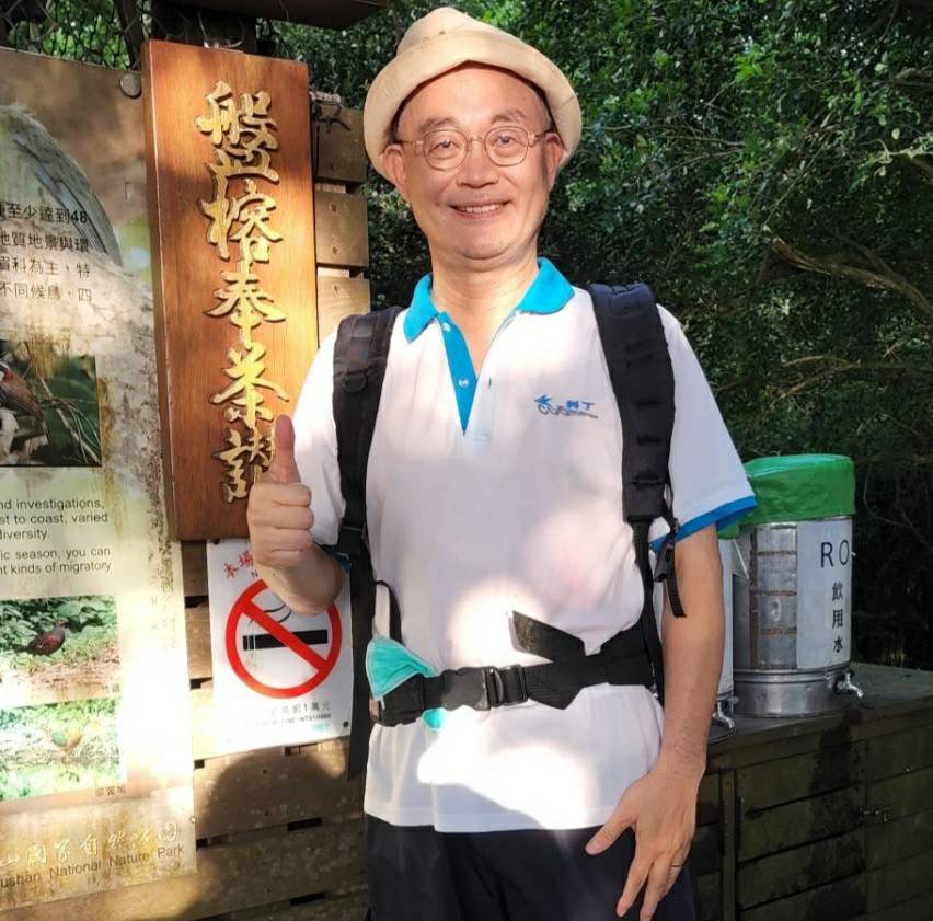 高雄市議員黃柏霖揹水奉茶八百次 盼為社會注入正能量