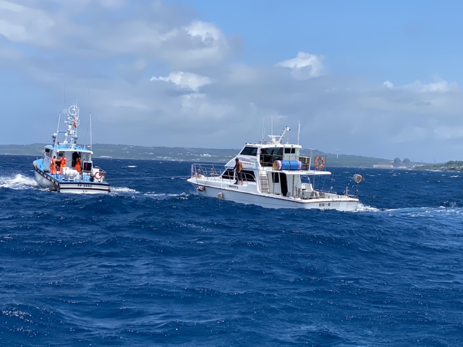 遊艇墾丁外海失動力 海巡威鯨馳援解危機
