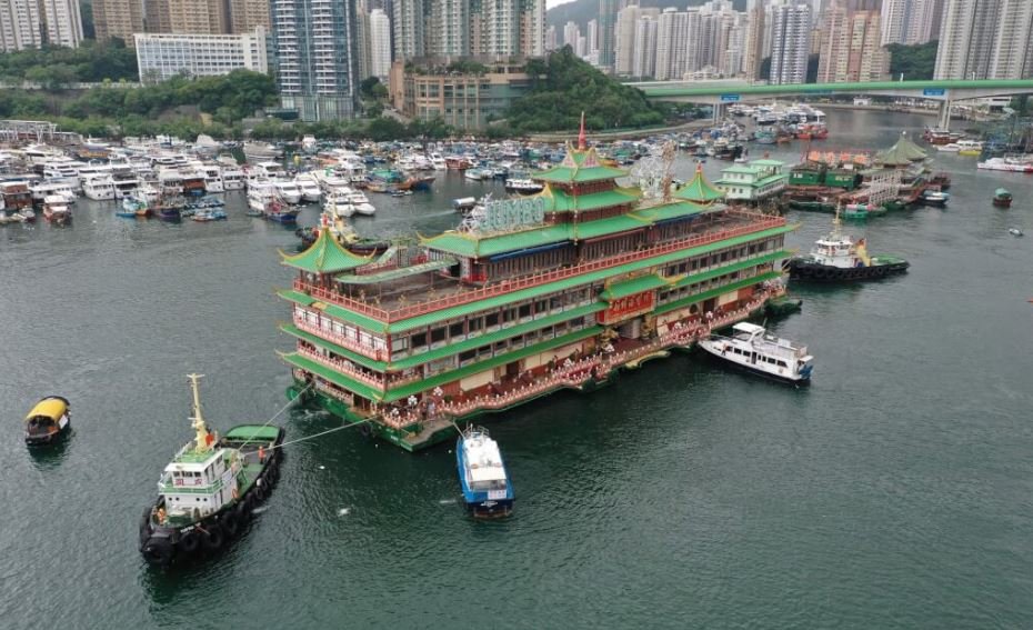 珍寶海鮮舫拖離香港 赴東南亞維修遇風浪沉沒