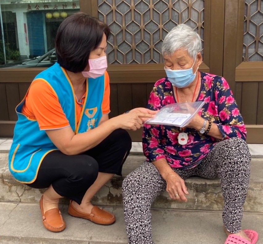 高雄市發一萬五千萬份快篩試劑 三千零四十二位獨居長輩受惠