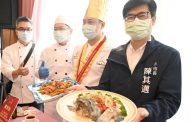陳其邁化身賣魚郎 大力推銷高雄石斑魚並積極拓展國內外通路