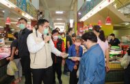 台南市長黃偉哲市場發抵用券 帶動消費買氣