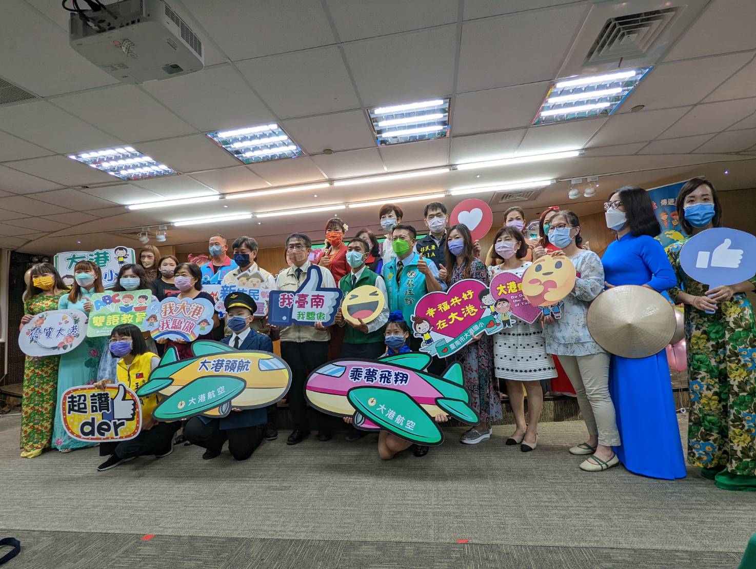 臺南家庭教育中心紀實影片首映會 市長黃偉哲送來「幸福小禮物」