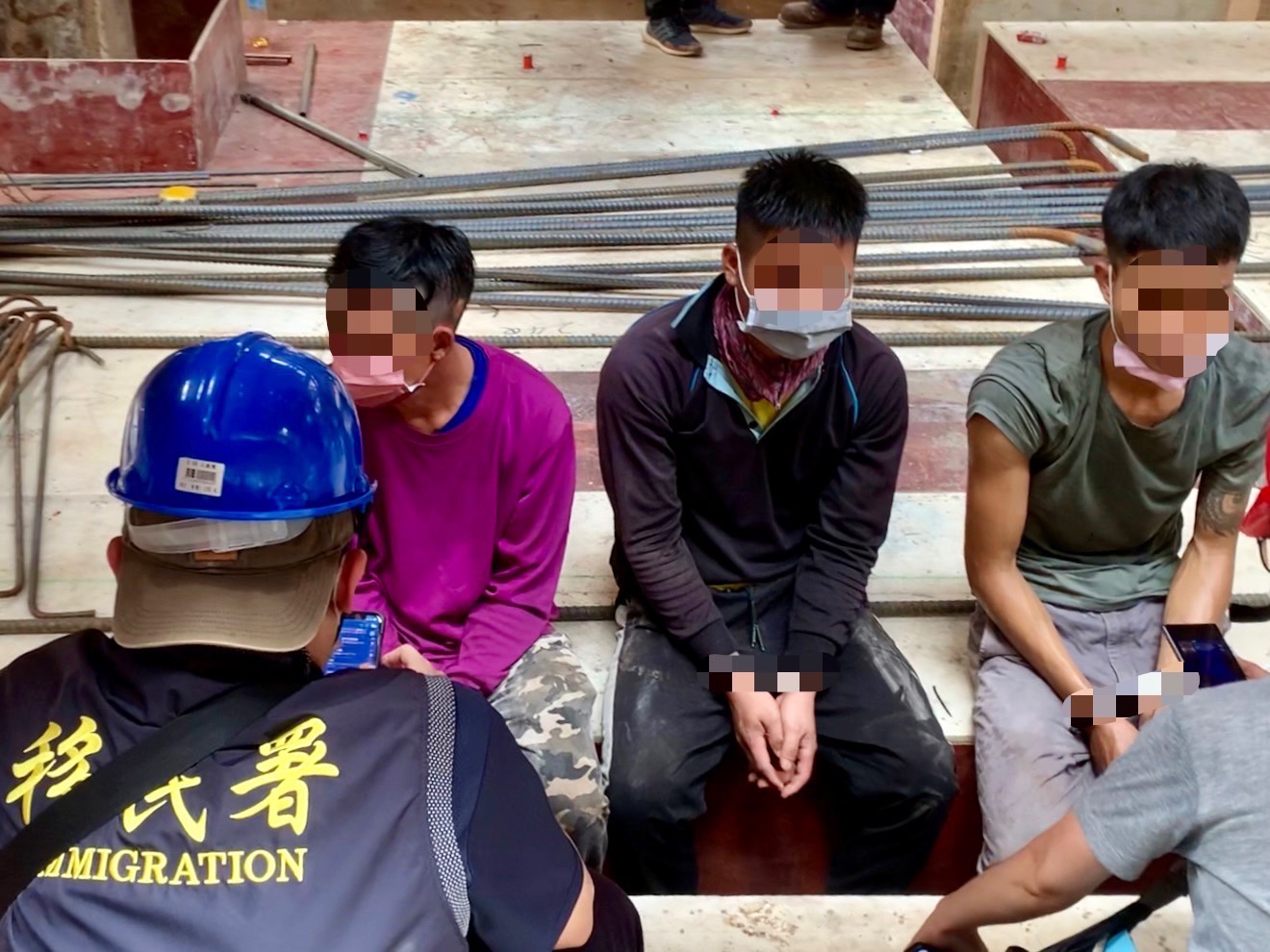 高雄移民署專勤隊再展執法決心 查獲六失聯移工不同酬起內鬨