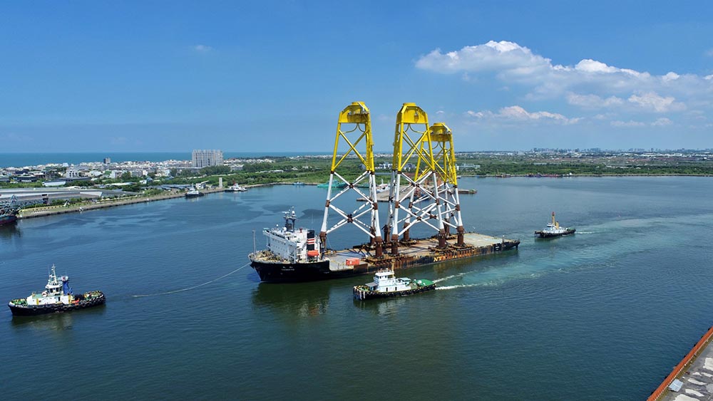 興達海基三座百分百國產化水下基礎啟航出港