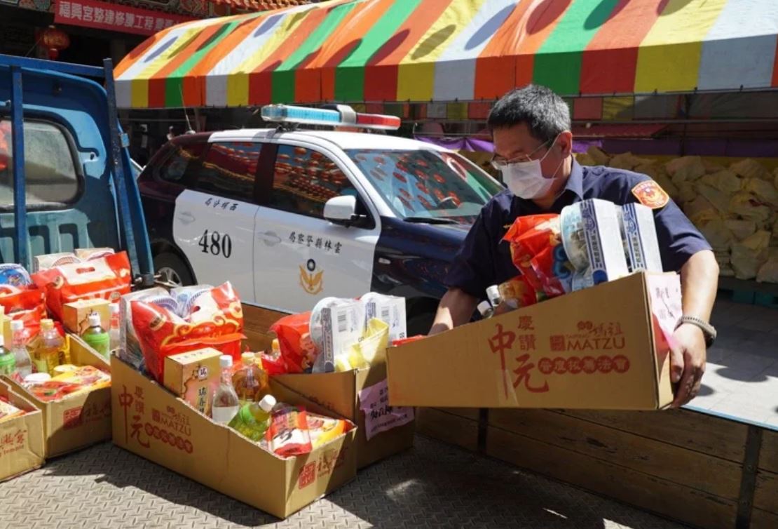 雲林西螺福興宮普度做愛心 出動公所、警分局百人發物質