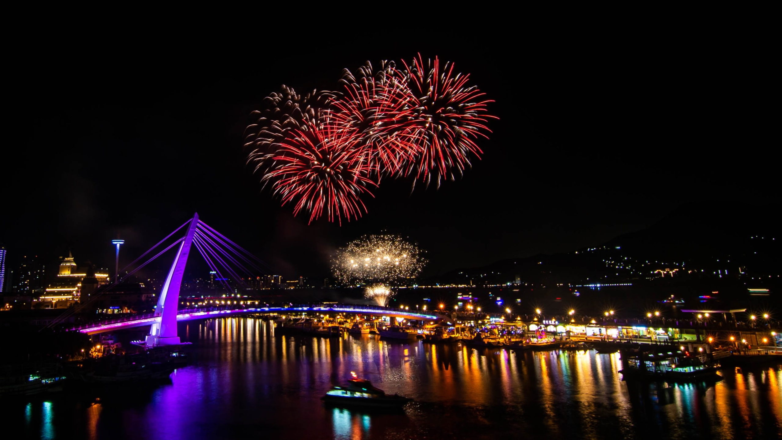 新北市淡水漁人碼頭中秋煙火秀 4K即時影像同步播送