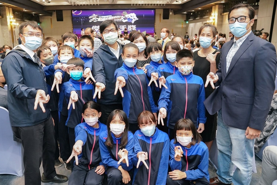 高雄表揚體育有功人員 市長陳其邁：每位選手的精采表現都是高雄之光