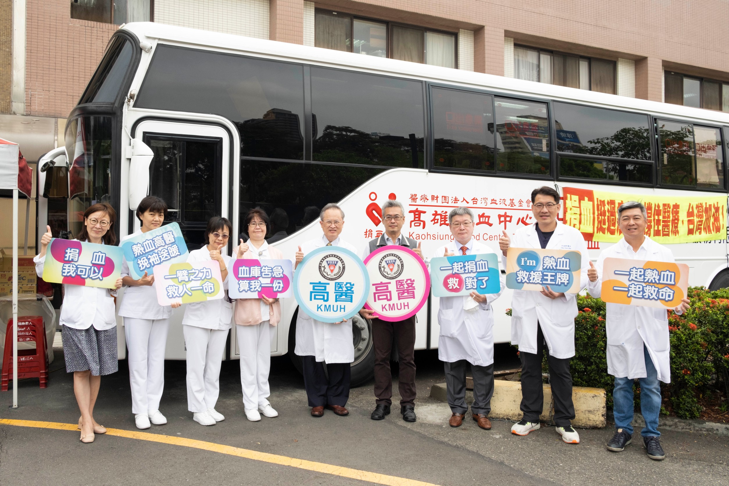 高醫院長鍾飲文帶頭醫護團隊挽袖搶救血庫解決血荒