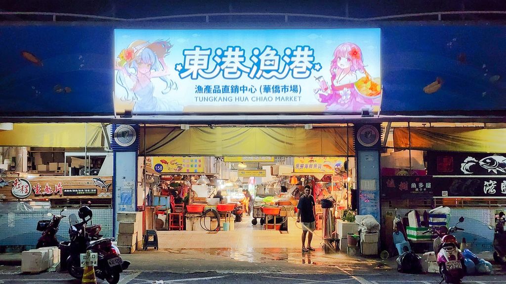 東港「華僑市場」門面改造萌翻 屏東本土動漫人物登上門面