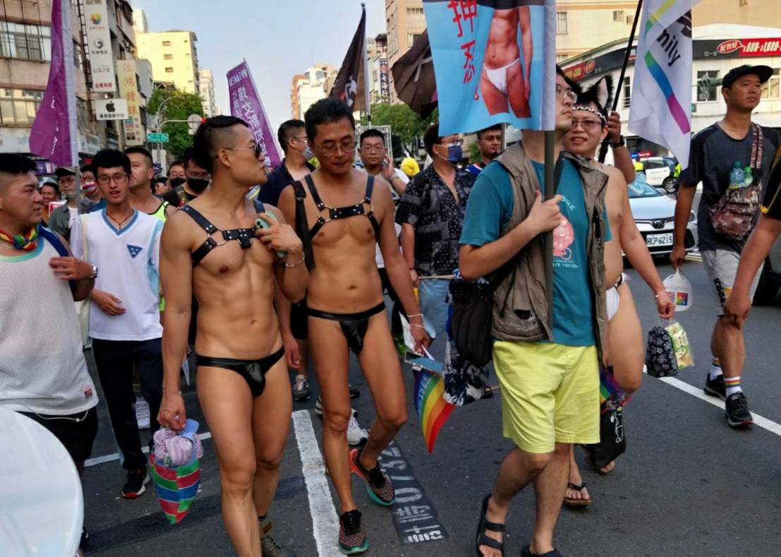 高雄同志遊行宣揚「無體之愛」 上萬人上街響應