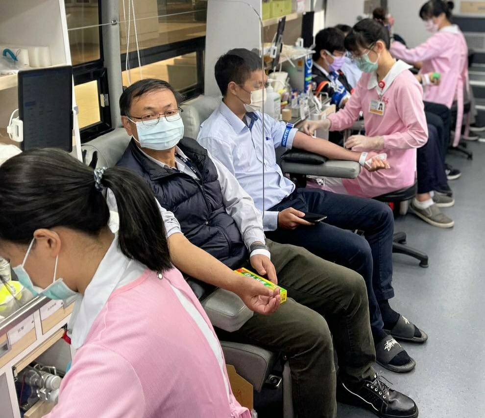 血荒 陳副執行長號召同仁挽袖