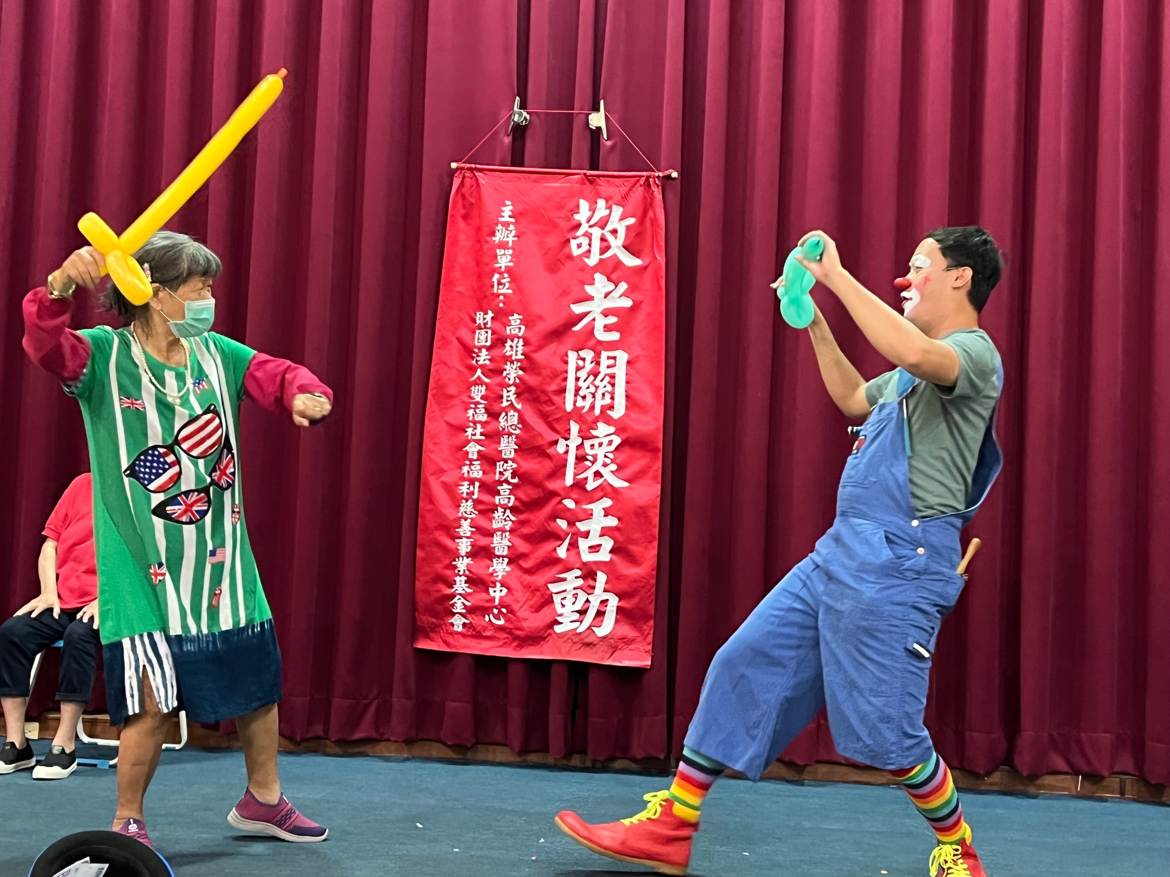 雙福慈善基金會到高雄岡山榮民之家 長輩樂開懷