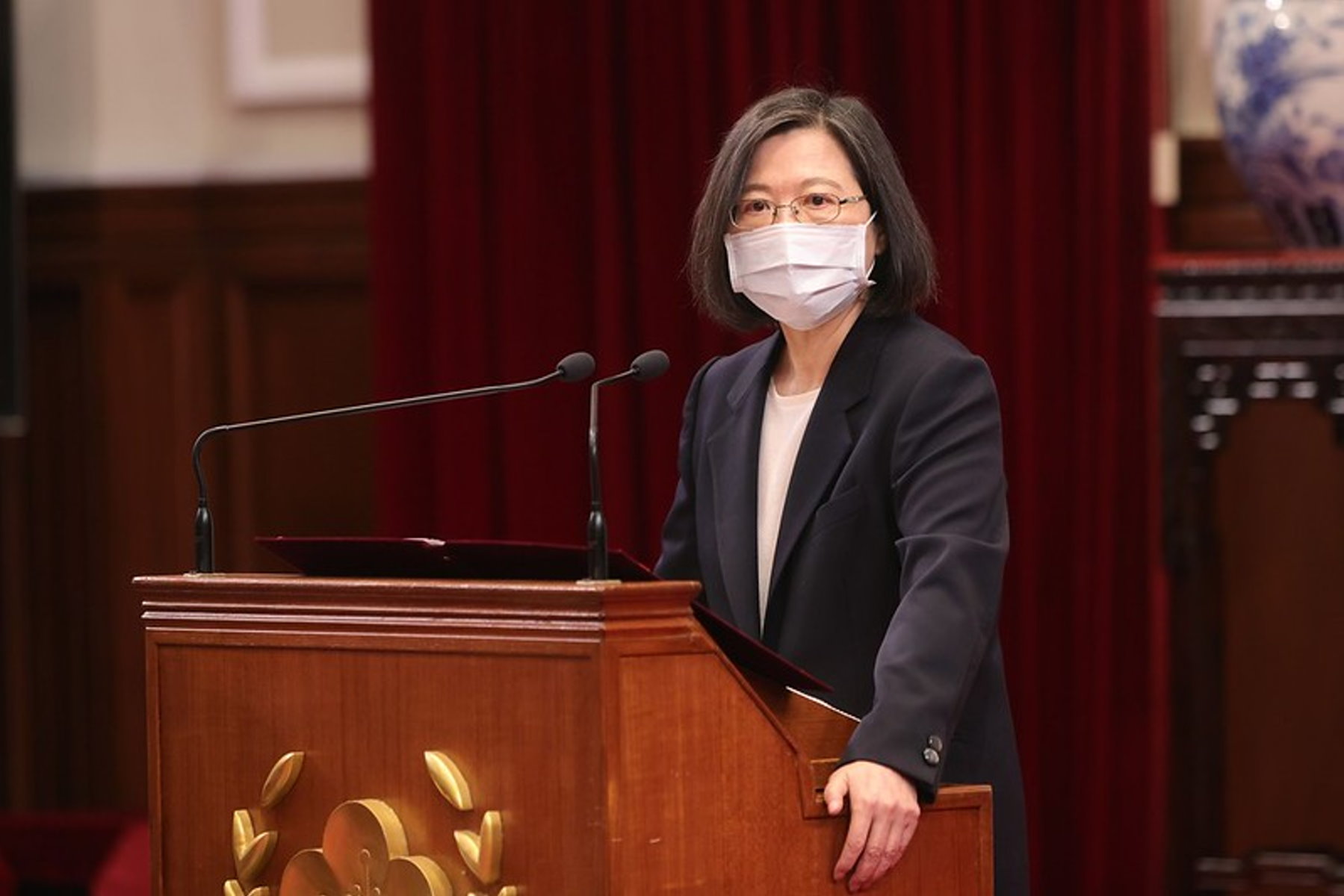 蔡英文總統接見全球熱愛生命獎章得主 盼傳遞正面能量