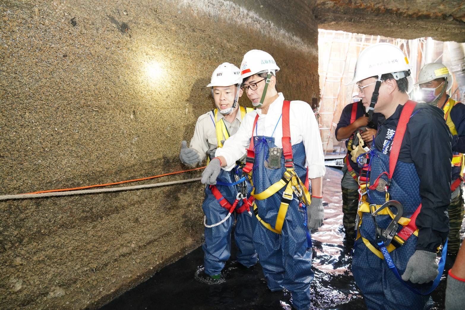 高雄市長陳其邁視察雨水下水道清疏情形 超前部署防汛作業