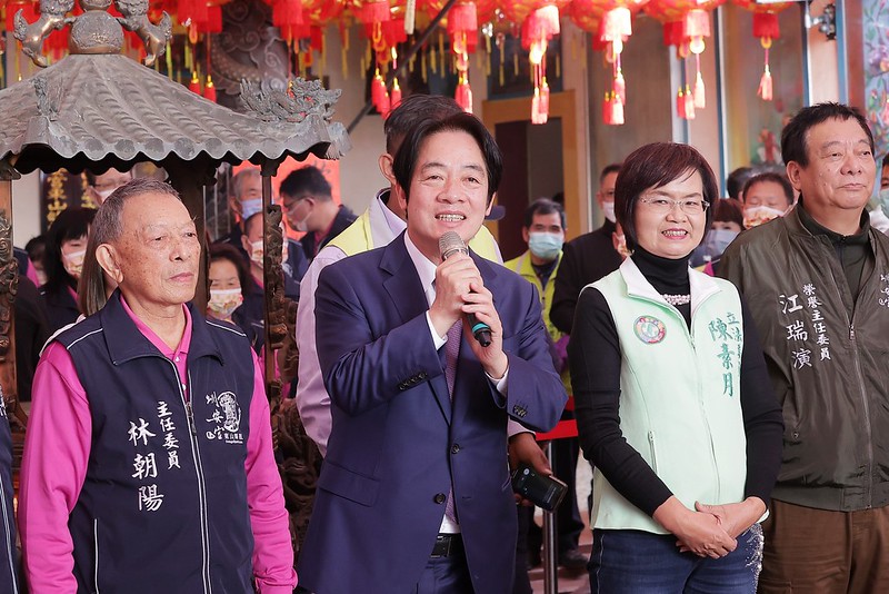 副總統前往嘉義、雲林及彰化等地廟宇發放福袋