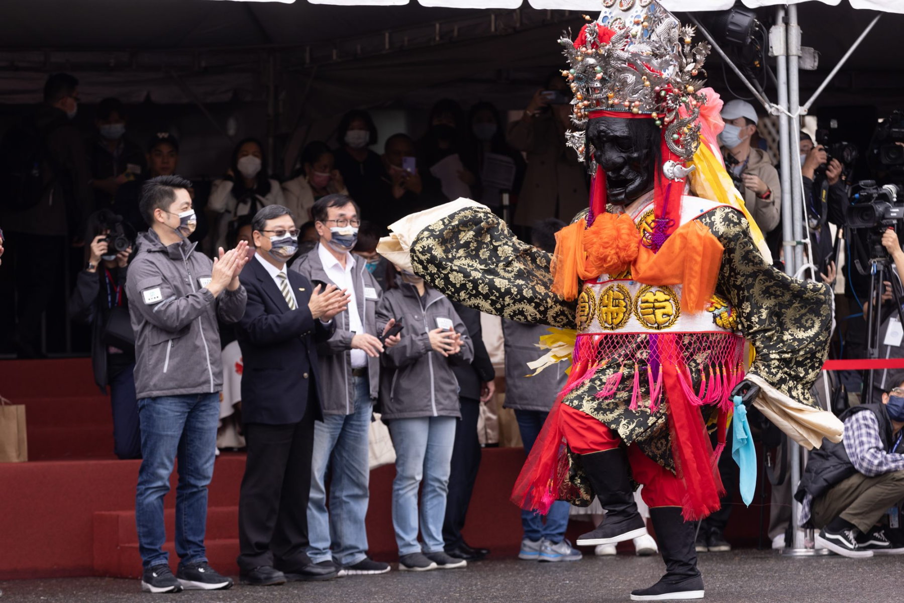 台灣燈會揭幕 百年神將打頭陣　5百位表演者踩街遊行