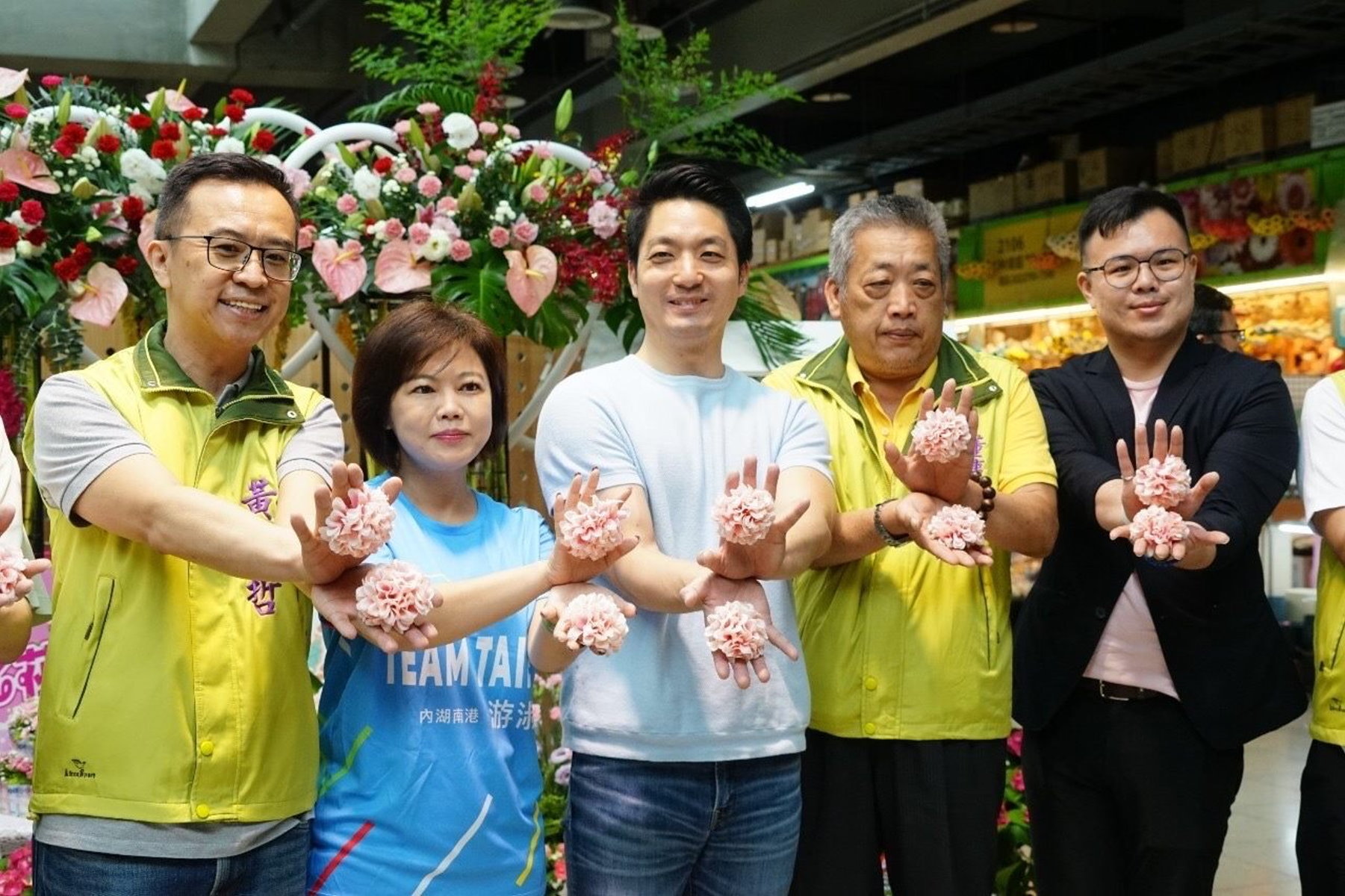 母親節買康乃馨 蔣萬安：台北花卉市場輕鬆選購