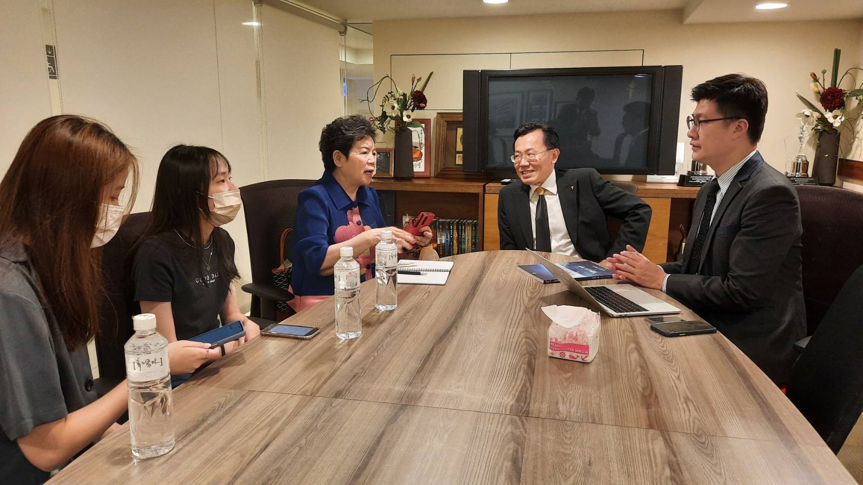 高雄大學師生訪問山達基教會董事長 暢談靈性管理與夢想實踐