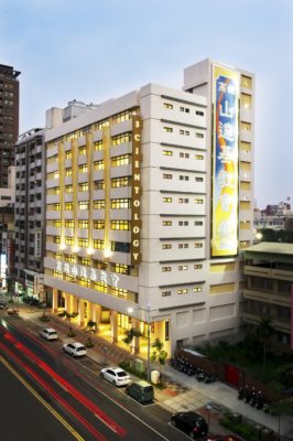 山達基教會高雄機構緊鄰高雄愛河，為台灣教友信仰中心