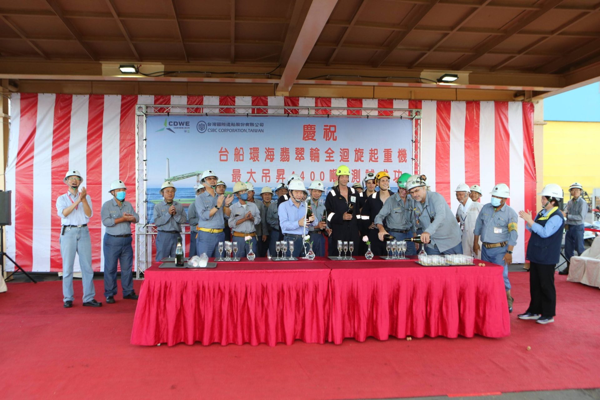 台船環海翡翠輪4400噸吊掛測試成功 7月投入水下基礎工程