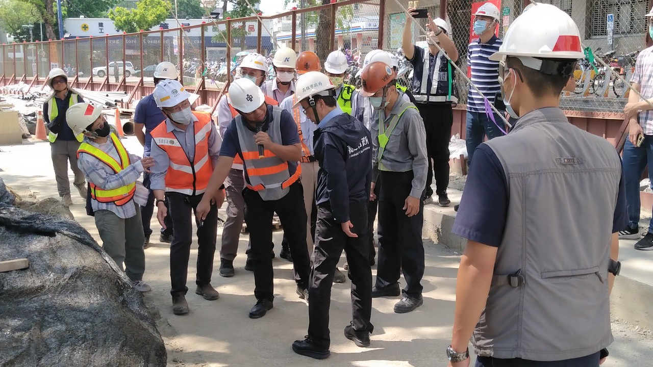 林欽榮視察輕軌工程 要求加快進度降低民眾交通不便