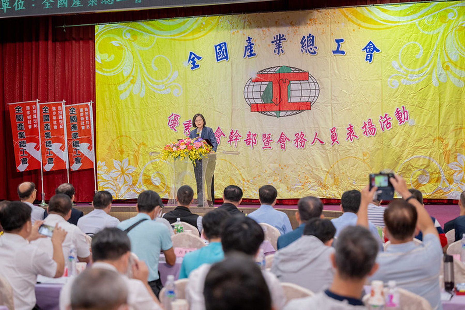 連7年調漲基本工資 蔡總統：續推政策提升勞工朋友權益