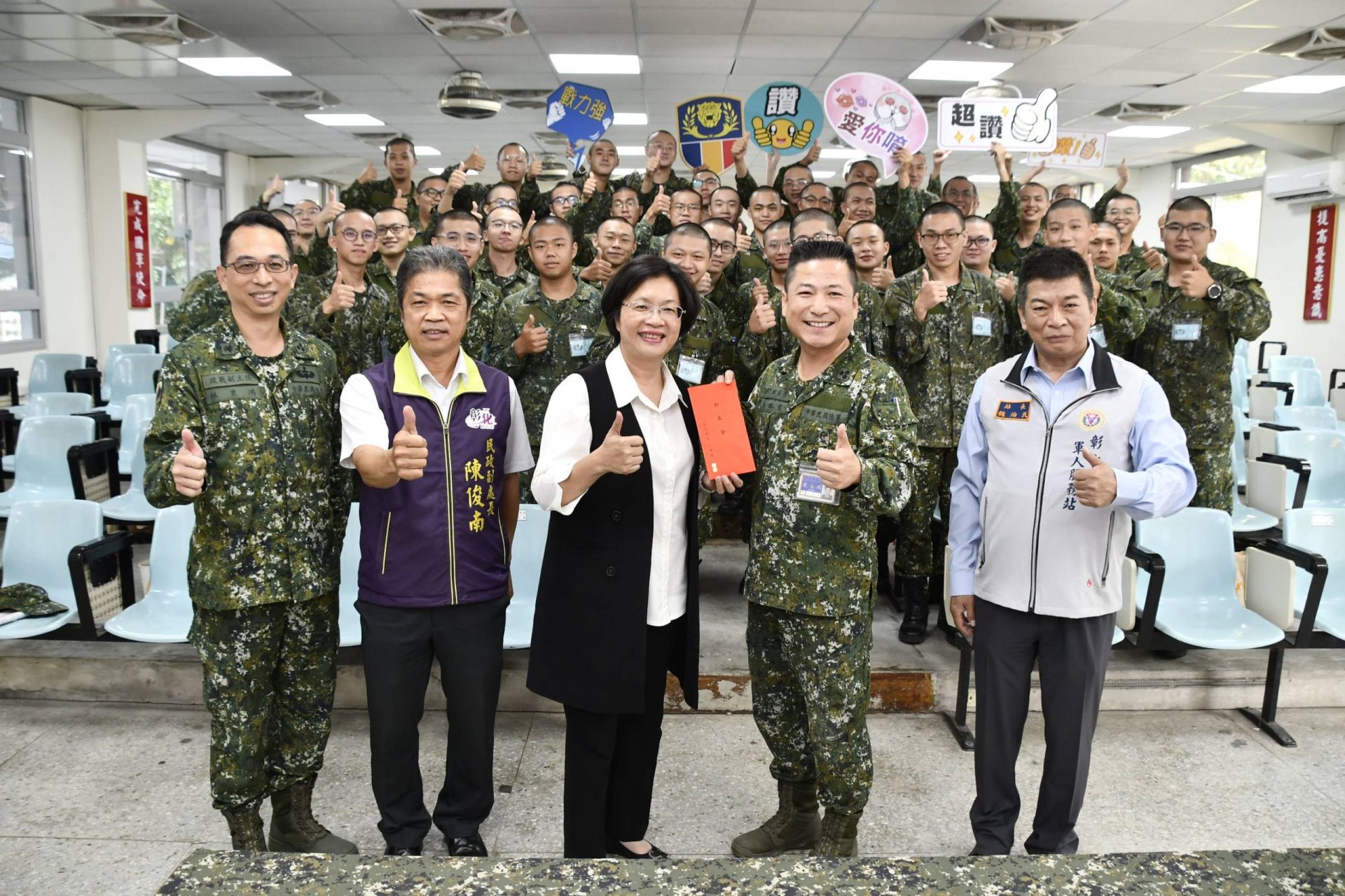 王惠美探視入營服役子弟兵 叮囑快樂當兵、平安退伍