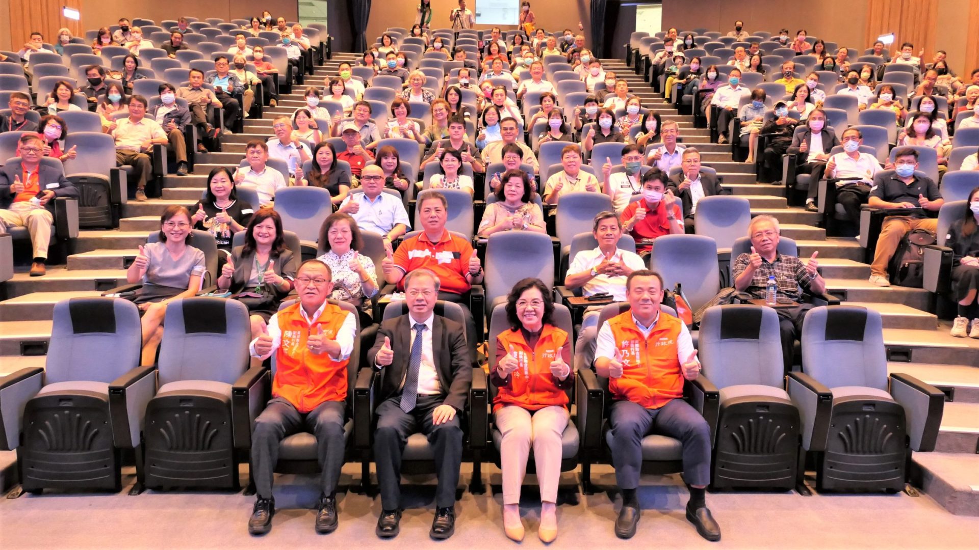 龔明鑫主委出席南方領袖教育學院 主講「從全球經濟局勢看台灣展望」