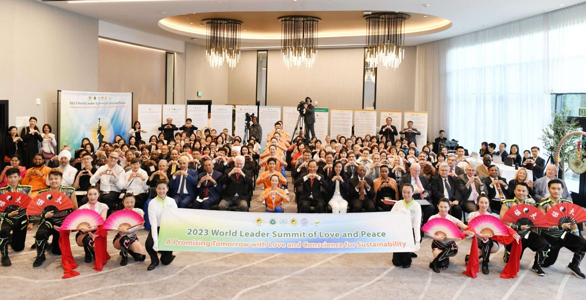 愛與和平世界領袖高峰會 良心是改變世界的關鍵