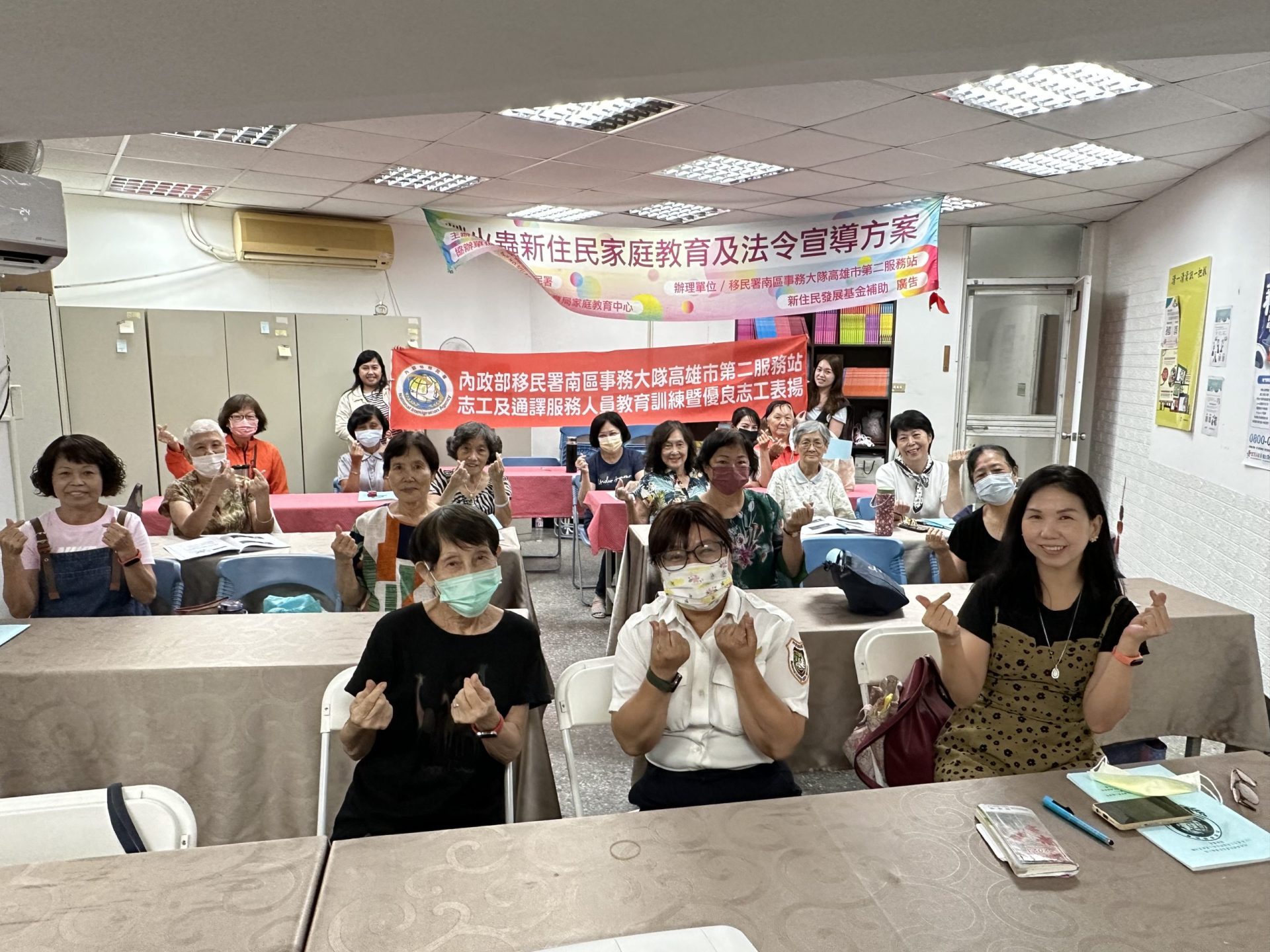 志願服務無私奉獻 移民署高雄市第二服務站表揚優良志工