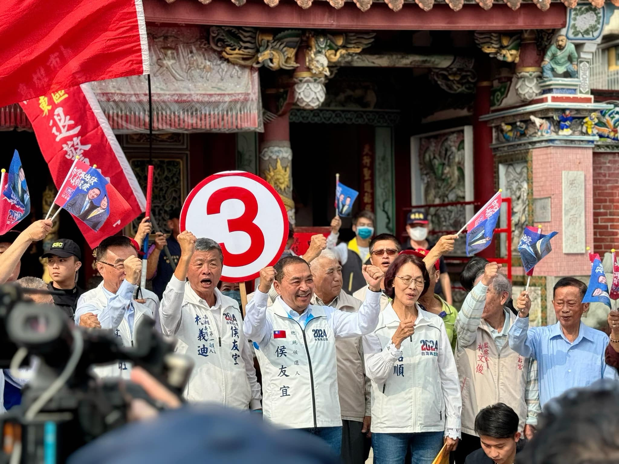 總統候選人侯友宜高雄掃街催票 王金平現身力挺