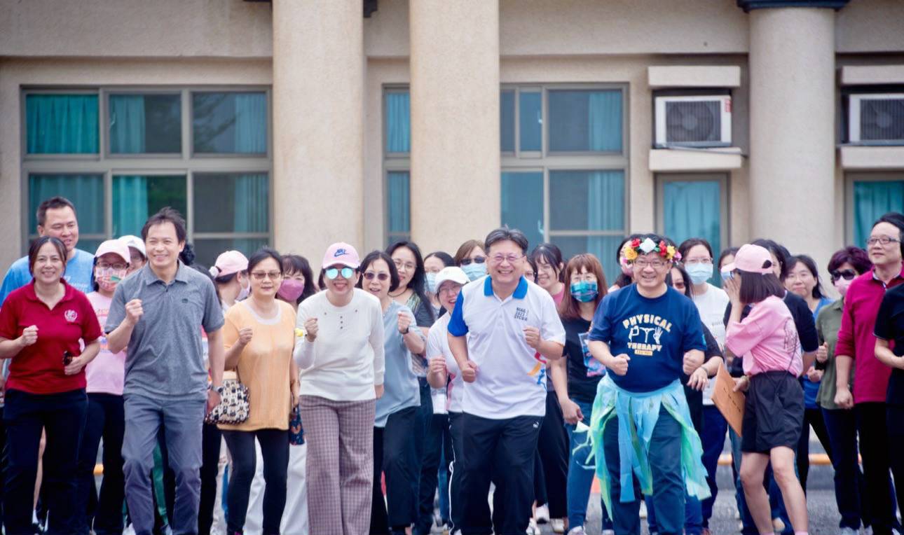 屏東慈惠醫專深耕偏鄉 校長帶領師生路跑慶60周年校慶