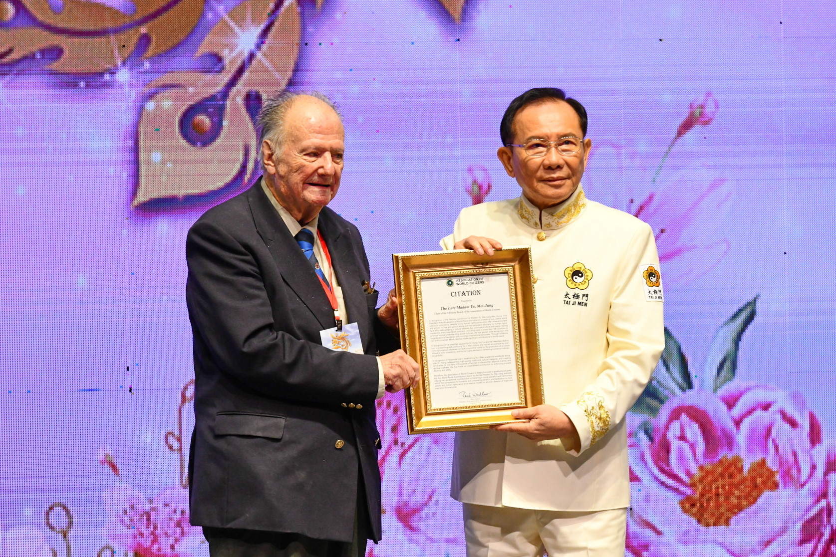 太極門辦祈福紀念音樂會 萬人點亮和平之光許下願力