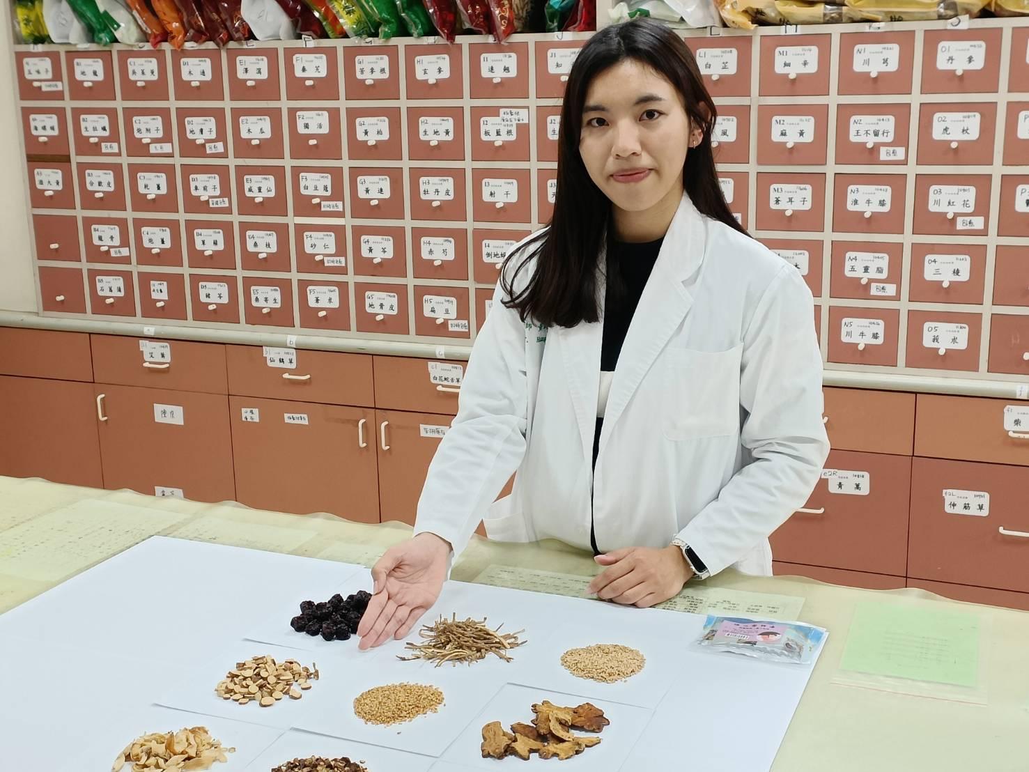 長期失眠睡覺成煩惱 中醫針灸搭配藥液包改善睡眠品質