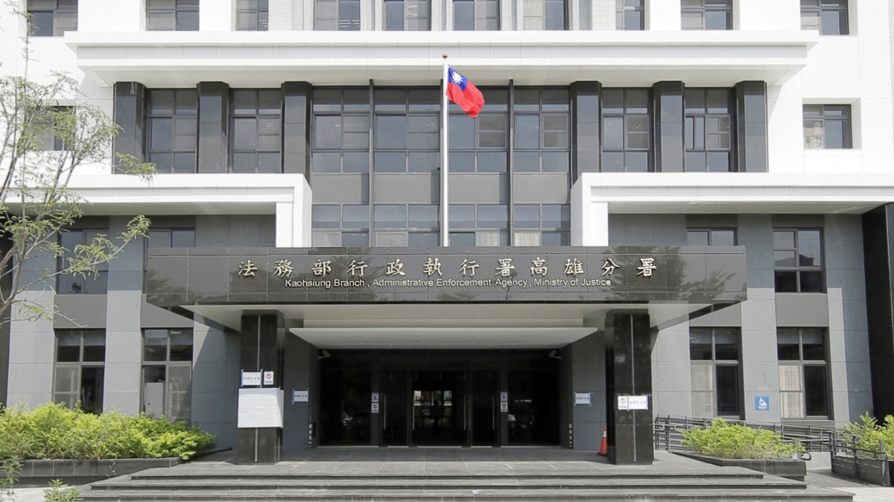 出席2024高雄愛河端午國際龍舟嘉年華 陳其邁率市府龍舟隊參賽