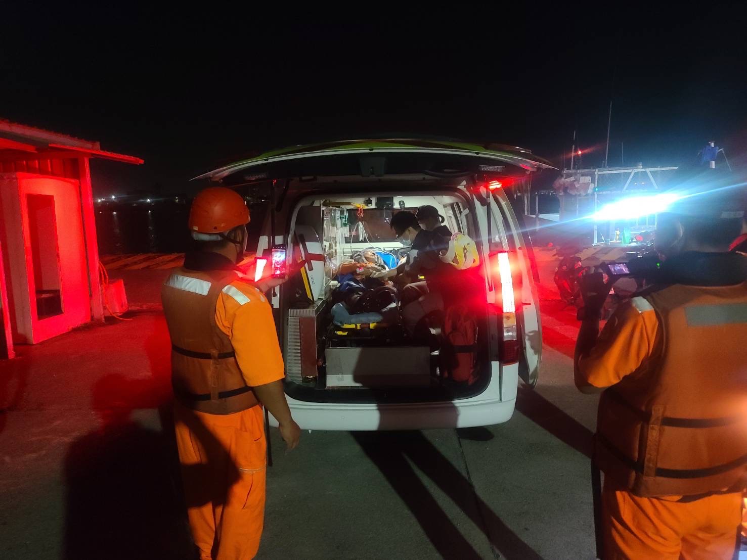 漁民出海作業中風失聯 艦隊分署第四海巡隊搜尋協助送醫