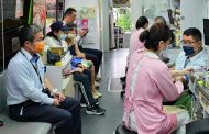台灣中油煉製事業部號召員眷挽袖捐血