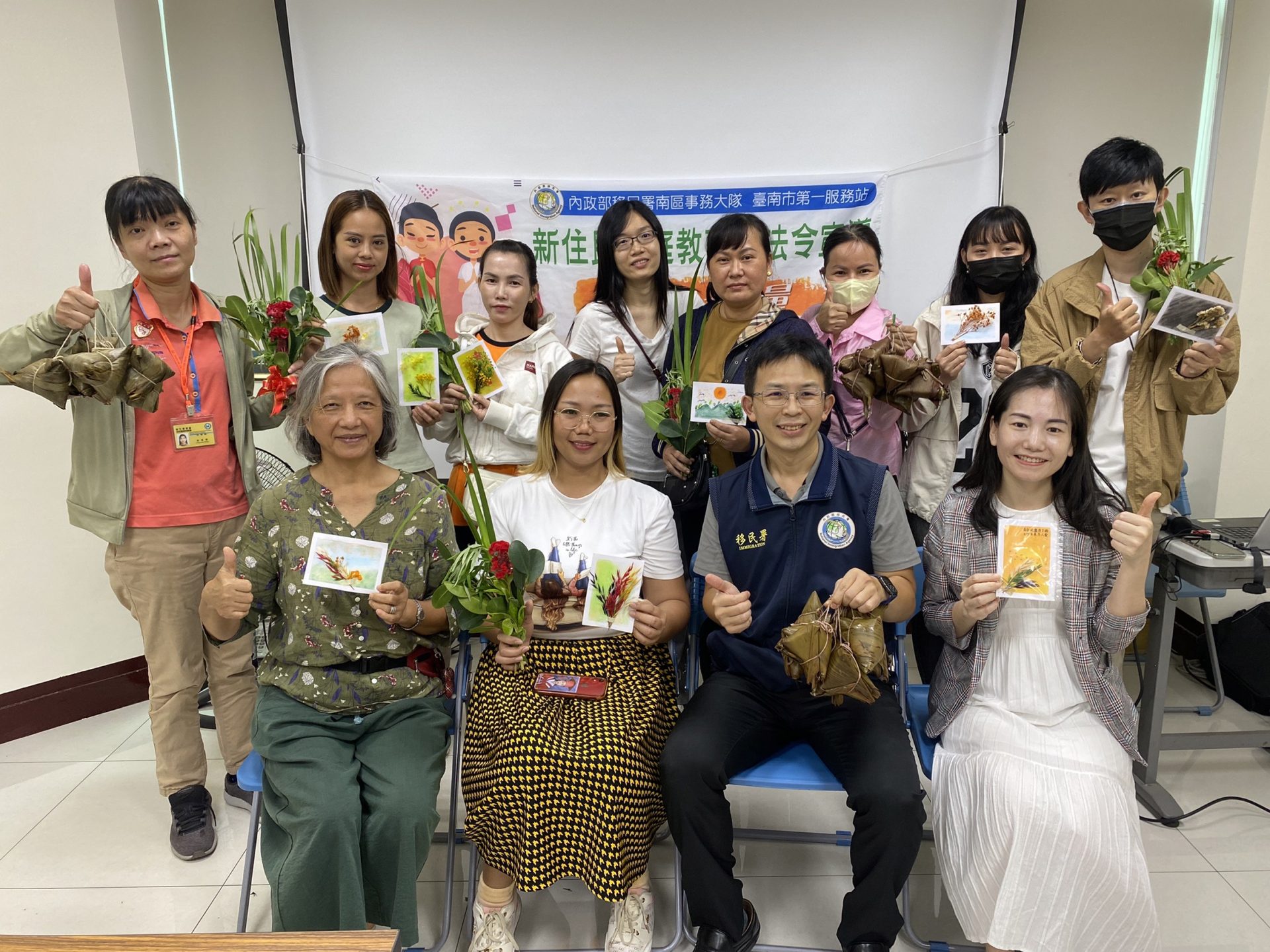 移民署邀新住民嚐「臺南粽」手繪粉彩卡片慶端午