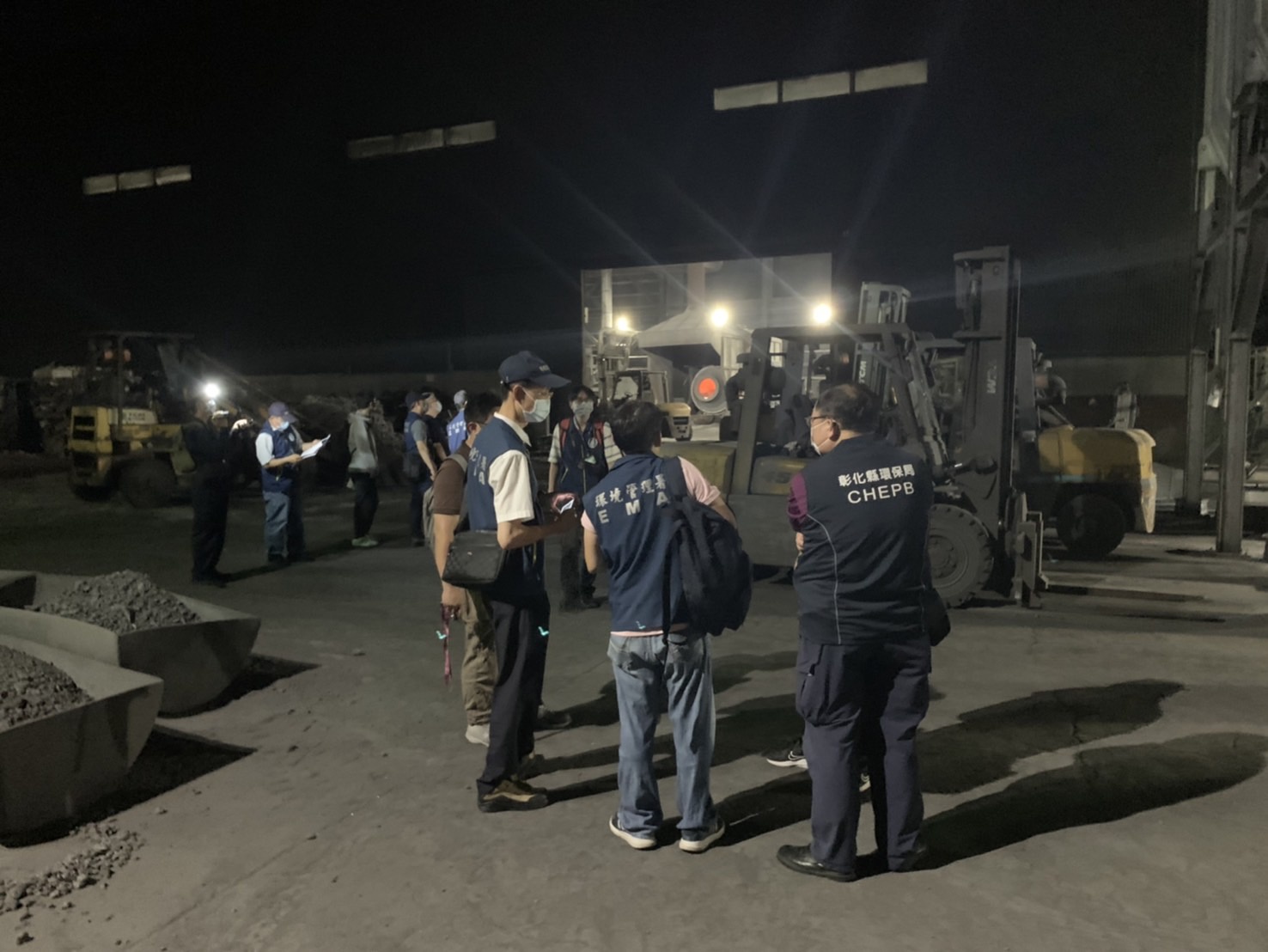 彰縣環境署與環保局暗夜出擊 查獲金屬熔煉業偷排廢氣
