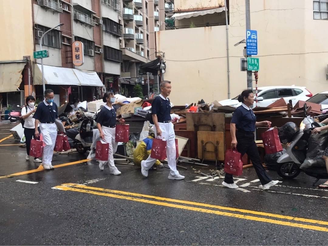 水淹大高雄受災範圍廣 慈濟志工啟動社區關懷