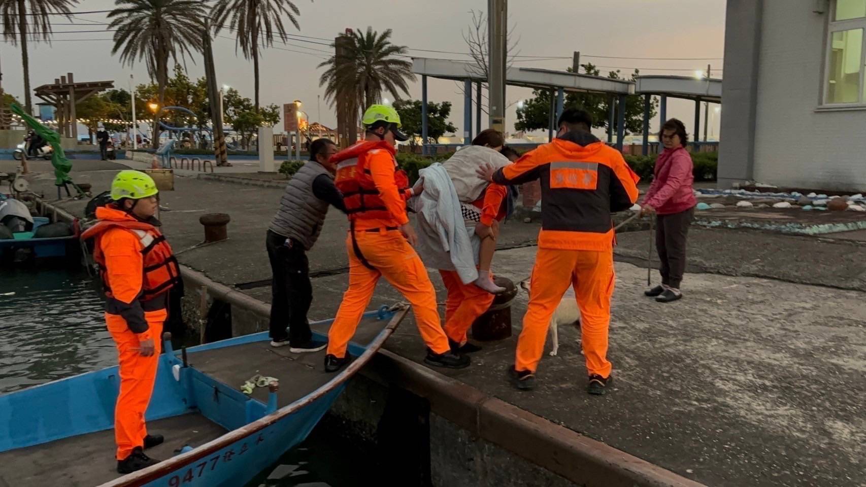 海巡見民眾落海 即刻救援保性命