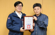 高市長陳其邁頒獎表揚市警局廉潔楷模警員郭忠益