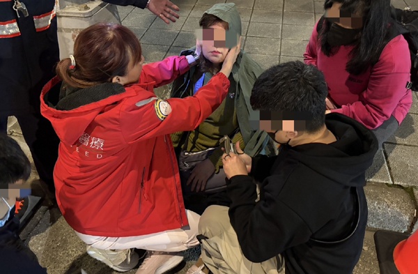 桃園燈會人次塞爆問題多 警方醫護忙協助