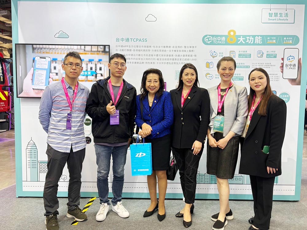 智慧台中耀眼智慧城市展 美國州務卿來點讚